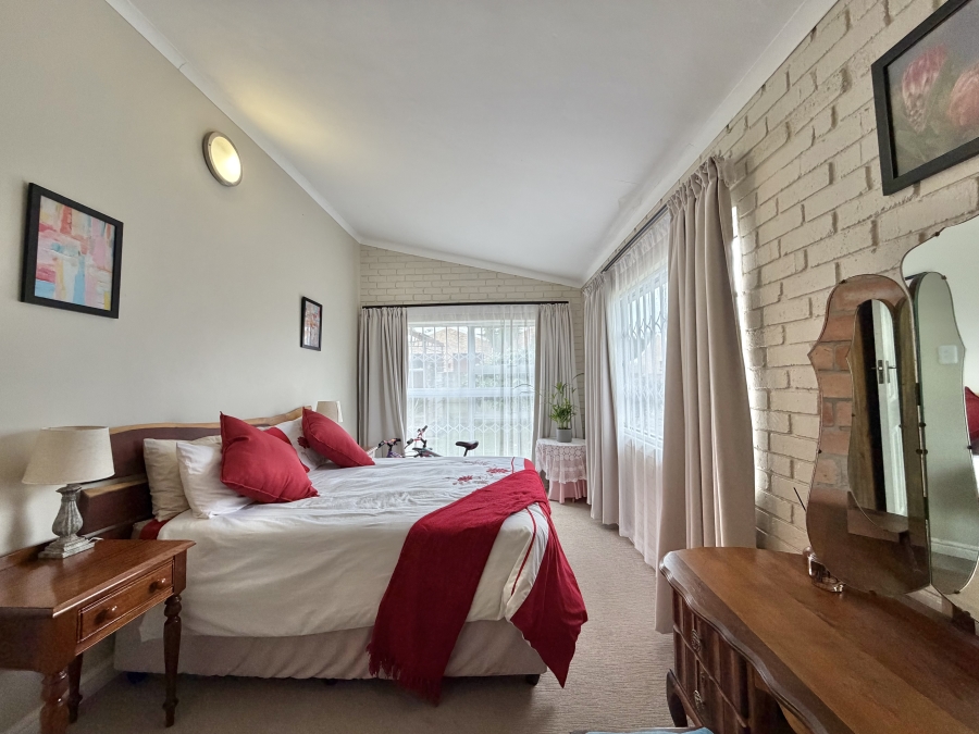 4 Bedroom Property for Sale in Wavecrest Eastern Cape